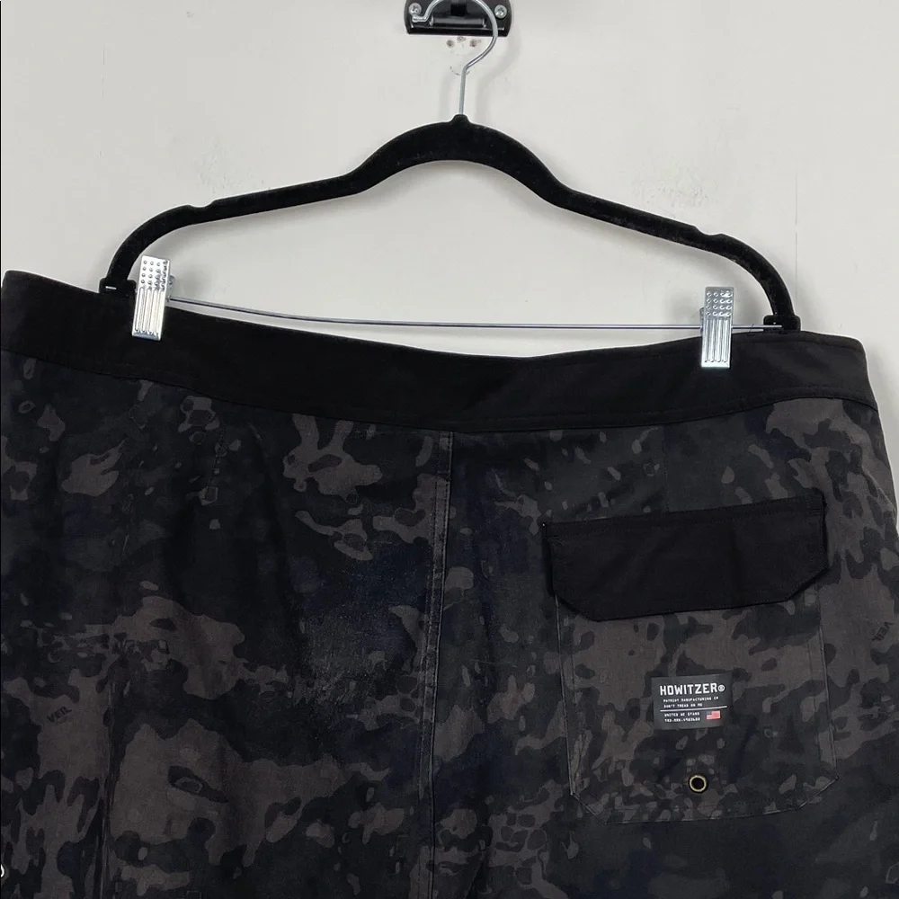 Howitzer Men's 40 Black Camo Drawstring Resort Vacation Logo Swim Board Shorts